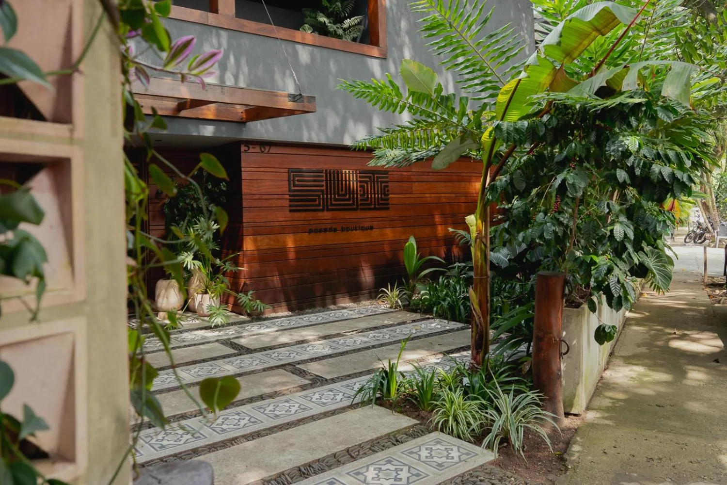 SUI · Patio Bonito