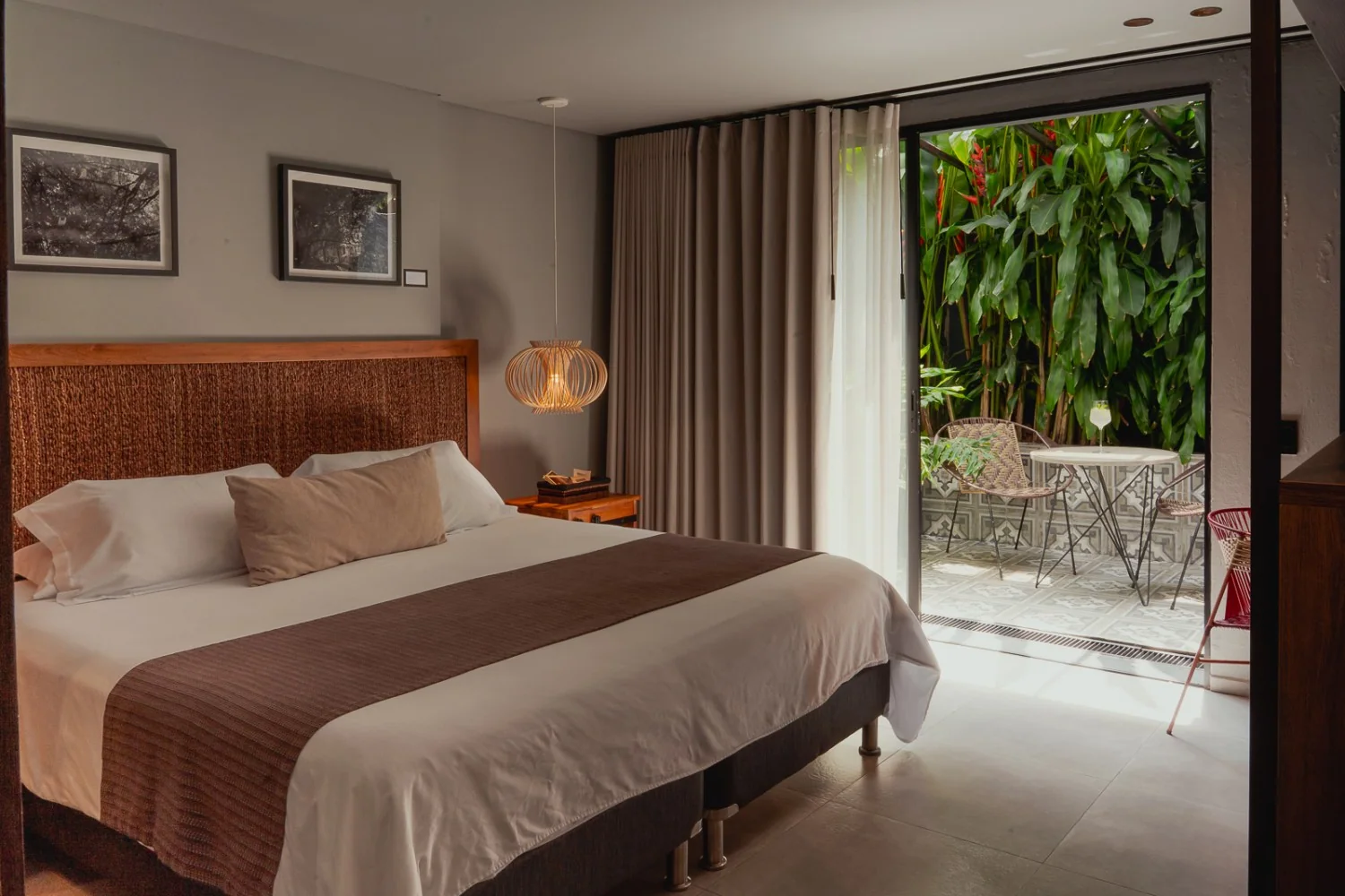 WAYU · Suite con patio privado